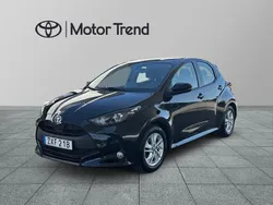 Svart Begagnad 2022 Toyota Yaris Hybrid Active Halvkombi | 204 900 kr (Marknadspris)