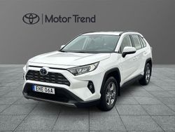 Vit Begagnad 2022 Toyota RAV4 Hybrid Active SUV | 339 000 kr (Marknadspris)