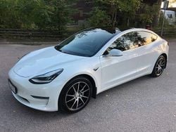 Vit (vit metallik) Begagnad 2019 Tesla Model 3 Long Range AWD Sedan | 247 900 kr (Bra pris)