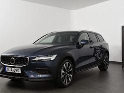 Mörkblå Begagnad 2024 Volvo V60 CC Plus Kombi | 439 800 kr (Superpris)