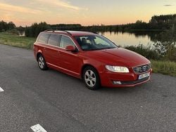 Röd Begagnad 2015 Volvo V70 Momentum Kombi | 118 000 kr (Marknadspris)