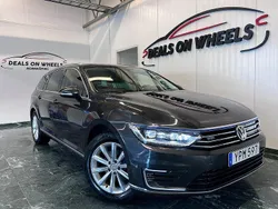 Mörkgrå Begagnad 2017 VW Passat GTE Kombi | 159 900 kr (Marknadspris)
