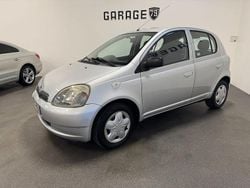 Ljusgrå (grå) Begagnad 2000 Toyota Yaris Halvkombi | 24 500 kr (Marknadspris)