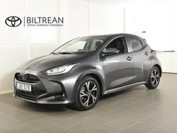 Mörkgrå Begagnad 2024 Toyota Yaris Hybrid Active Halvkombi | 279 900 kr (Dyr)