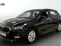 Svart (black magic pärleffekt me) Begagnad 2025 Skoda Fabia Selection Halvkombi | 224 900 kr (Marknadspris)