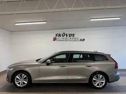Grå Begagnad 2019 Volvo V60 Momentum Kombi | 254 500 kr (Marknadspris)