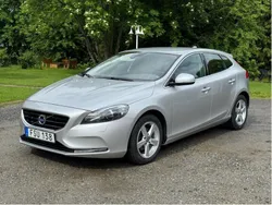 Silver Begagnad 2015 Volvo V40 Momentum Kombi | 109 000 kr (Marknadspris)