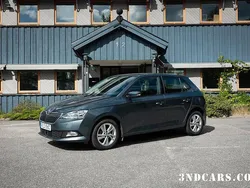 Mörkgrå (grå) Begagnad 2019 Skoda Fabia Style Halvkombi | 99 900 kr (Marknadspris)