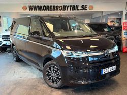 Svart Begagnad 2023 VW Multivan Style Van | 644 900 kr (Marknadspris)