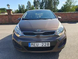 Brun Begagnad 2012 Kia Rio Halvkombi | 51 900 kr (Marknadspris)