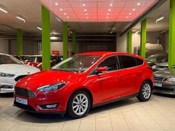 Röd Begagnad 2017 Ford Focus Titanium Halvkombi | 99 900 kr (Marknadspris)