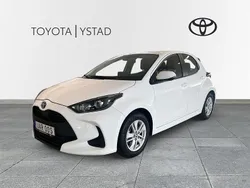 Vit Begagnad 2022 Toyota Yaris Hybrid Active Halvkombi | 205 000 kr (Marknadspris)