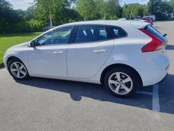 Vit Begagnad 2015 Volvo V40 Kinetic Kombi | 80 500 kr (Marknadspris)