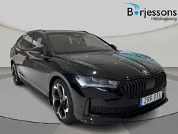 Svart Ny 2025 Skoda Superb SportLine Kombi | 546 300 kr
