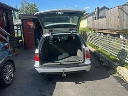 Grå Begagnad 2005 Saab 9-5 Aero Kombi | 27 000 kr (Marknadspris)
