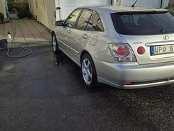 Silver Begagnad 2003 Lexus IS200 Kombi | 38 000 kr