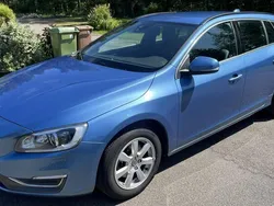 Blå Begagnad 2014 Volvo V60 Momentum Kombi | 125 000 kr (Marknadspris)