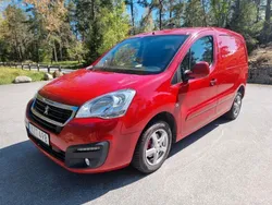 Röd Begagnad 2016 Peugeot Partner Minibuss | 105 500 kr (Dyr)