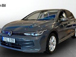 Mörkgrå Begagnad 2024 VW Golf VIII Life Kombi | 294 900 kr (Marknadspris)