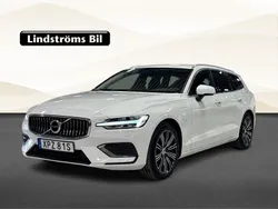 Vit Begagnad 2022 Volvo V60 Inscription Kombi | 374 900 kr (Marknadspris)
