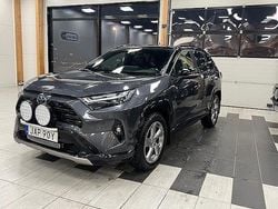 Grå Begagnad 2023 Toyota RAV4 Hybrid Style SUV | 399 000 kr (Marknadspris)