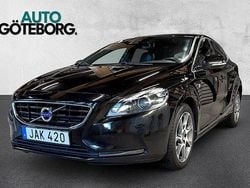 Svart Begagnad 2015 Volvo V40 Ocean Race Halvkombi | 99 900 kr (Marknadspris)