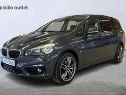 Grå Begagnad 2017 BMW 218 Gran Tourer Sport Line Minibuss | 194 900 kr (Marknadspris)