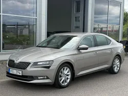 Ljusbrun Begagnad 2015 Skoda Superb Style Halvkombi | 144 900 kr (Marknadspris)