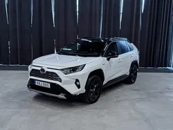 Vit Begagnad 2018 Toyota RAV4 Hybrid Style SUV | 309 900 kr (Marknadspris)