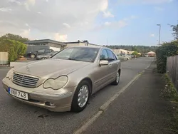 Brun Begagnad 2003 Mercedes C180 Elegance Sedan | 26 000 kr (Marknadspris)