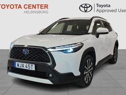 Vit Begagnad 2023 Toyota Corolla Cross Style SUV | 359 900 kr (Marknadspris)