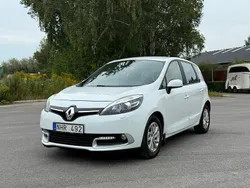 Vit Begagnad 2013 Renault Scénic III Minibuss | 54 900 kr (Marknadspris)