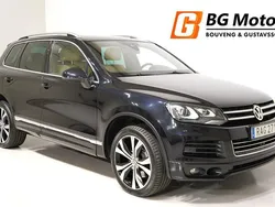 Svart Begagnad 2013 VW Touareg SE SUV | 219 900 kr