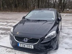Svart Begagnad 2014 Volvo V40 Momentum Kombi | 129 900 kr (Marknadspris)