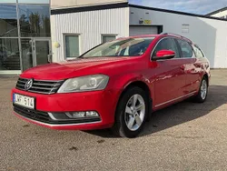 Vit (tornado röd ) Begagnad 2012 VW Passat Kombi | 46 800 kr (Superpris)