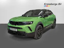 Matcha greenmetallick /svart tak Begagnad 2023 Opel Mokka-e GS Line SUV | 369 900 kr