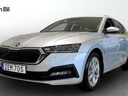 Ljusgrå (brilliant silver metallic) Begagnad 2023 Skoda Octavia Ambition Kombi | 329 900 kr (Marknadspris)