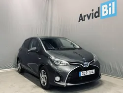 Mörkgrå Begagnad 2015 Toyota Yaris Hybrid Active Halvkombi | 118 900 kr (Marknadspris)