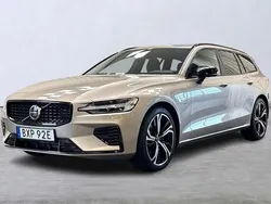 Ljusgrå (grå) Begagnad 2024 Volvo V60 Plus Kombi | 525 000 kr (Dyr)