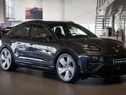 Grå Begagnad 2024 Porsche Macan Turbo SUV | 1 289 000 kr (Superpris)