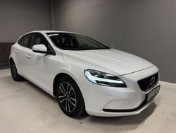 Vit Begagnad 2016 Volvo V40 Momentum Kombi | 179 900 kr (Marknadspris)