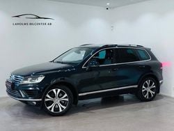 Mörkblå (blå) Begagnad 2015 VW Touareg SUV | 269 900 kr