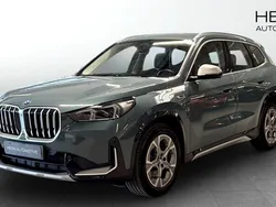 Grön (green) Begagnad 2023 BMW X1 xLine SUV | 479 700 kr (Marknadspris)