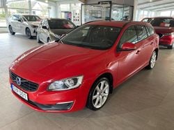 Röd Begagnad 2017 Volvo V60 Kinetic Kombi | 149 500 kr (Bra pris)