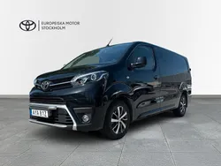 Svart Begagnad 2022 Toyota Proace Van | 284 900 kr (Marknadspris)