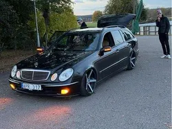 Svart Begagnad 2004 Mercedes E320 Avantgarde Kombi | 27 000 kr (Marknadspris)