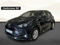 Svart Begagnad 2025 Toyota Yaris Hybrid Active Halvkombi | 259 900 kr (Marknadspris)