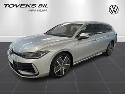 Silver Ny 2025 VW Passat R-line Kombi | 578 700 kr (Marknadspris)