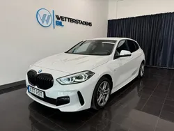 Vit Begagnad 2021 BMW 118 M Sport Halvkombi | 274 900 kr (Lite dyr)