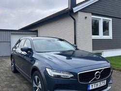 Blå Begagnad 2019 Volvo V90 CC Momentum Kombi | 225 000 kr (Bra pris)